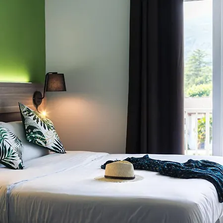 Hotel Du Pont 2*