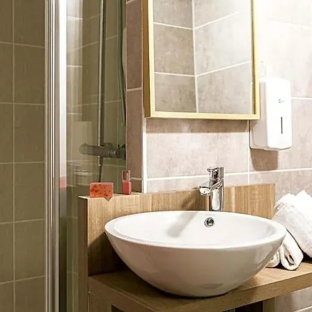 Hotel Du Pont 2*